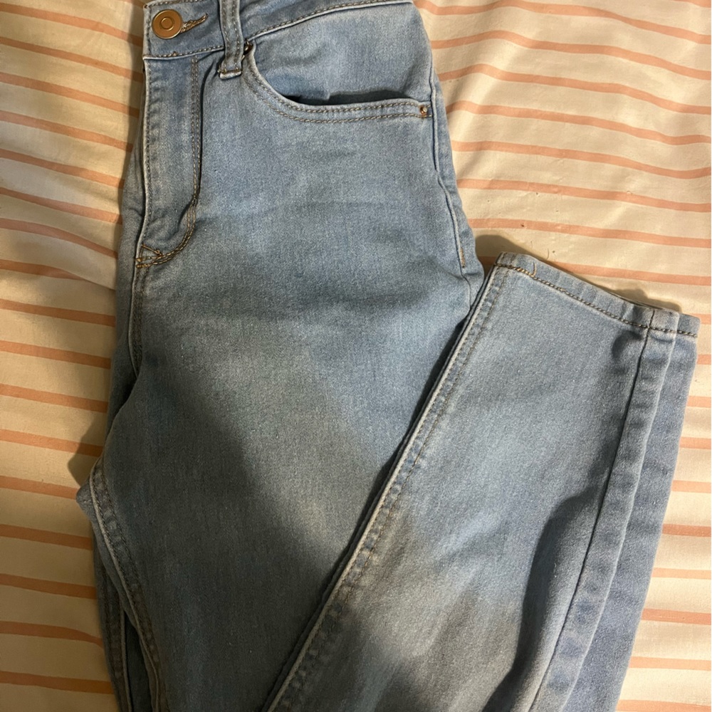 Non-ripped jeans